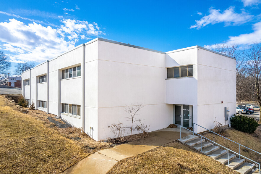 2620 Fleur Dr, Des Moines, IA en alquiler - Foto del edificio - Imagen 2 de 3