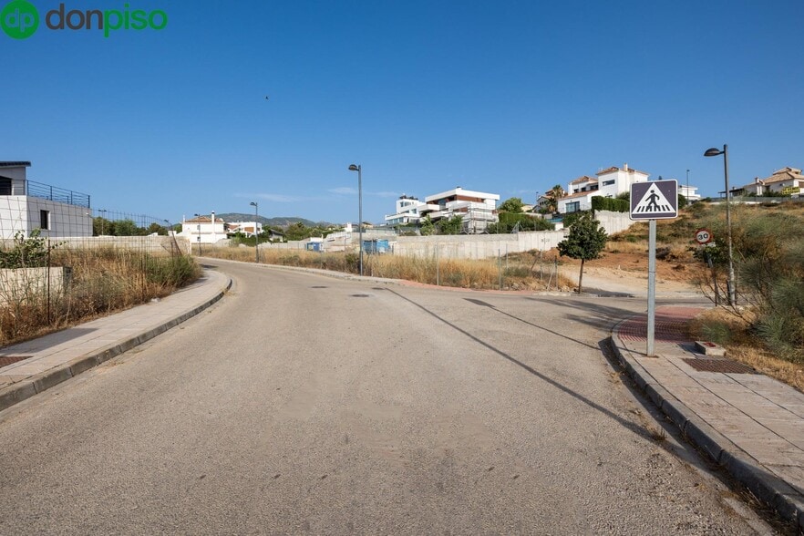 Calle Cúllar Vega, 42, La Zubia, Granada en venta - Foto del edificio - Imagen 3 de 18