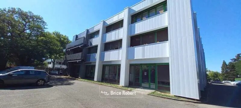 Oficina en Bron en alquiler - Foto del edificio - Imagen 2 de 8