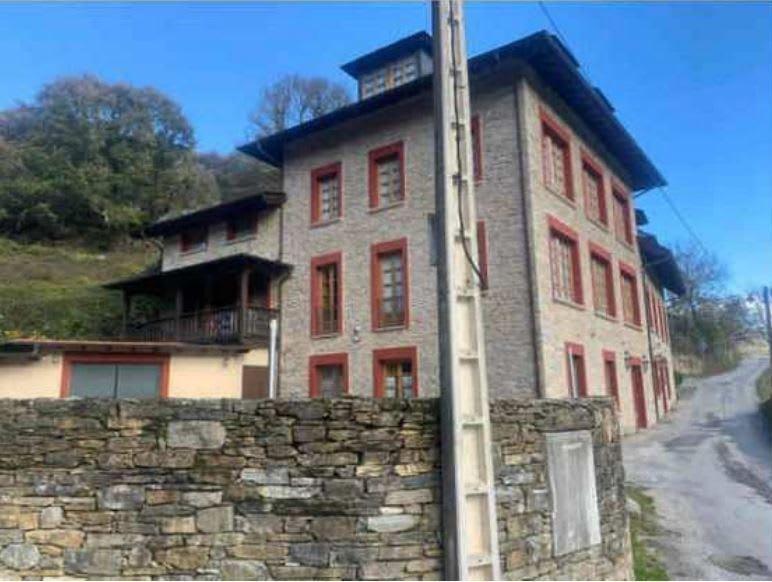 Local en Vega de Valcarce, León en venta - Foto del edificio - Imagen 1 de 2