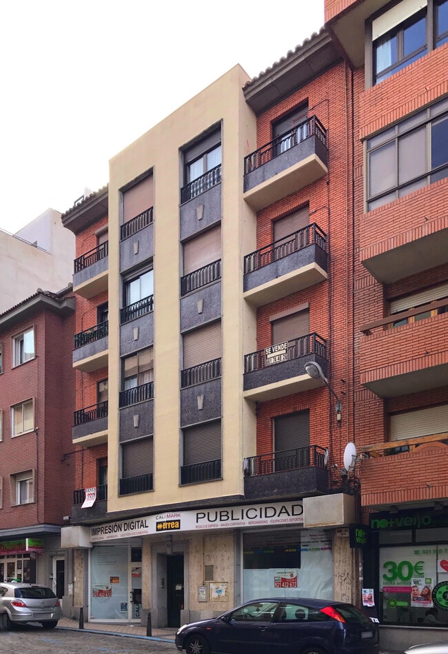 Más detalles de Calle Escultor Marinas, 12, Segovia - Edificio residencial​ en venta