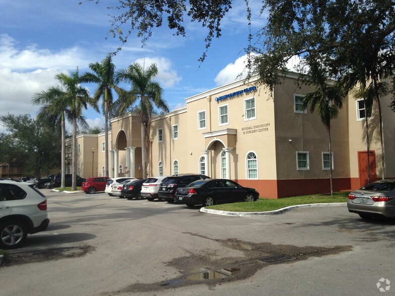 7875 SW 104th St, Miami, FL en alquiler - Foto del edificio - Imagen 1 de 1