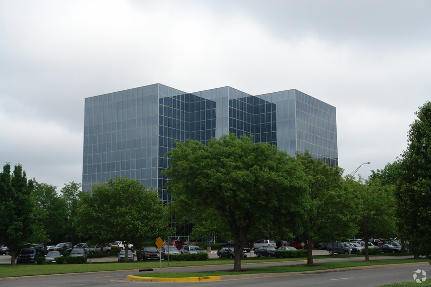 345 Riverview St, Wichita, KS en alquiler - Foto del edificio - Imagen 2 de 18