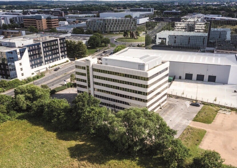 London Rd, Crawley en venta - Foto del edificio - Imagen 3 de 4