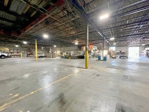 204 Red Rd, McMinnville, TN en venta Foto del interior- Imagen 2 de 35