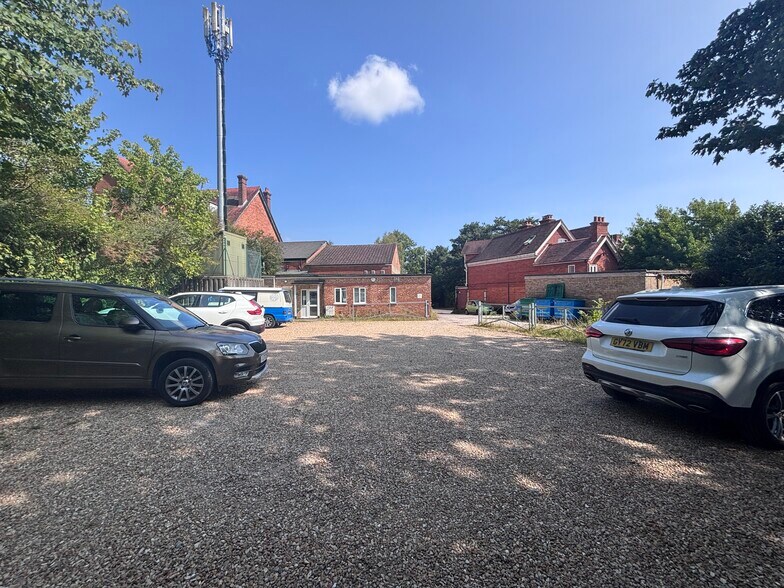 10 Chalet Hl, Bordon en venta - Foto del edificio - Imagen 2 de 3