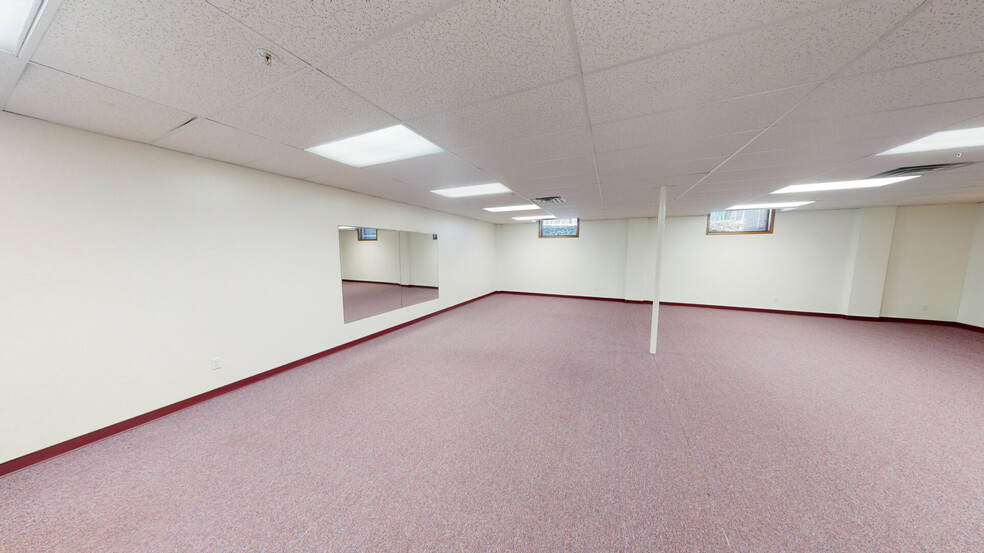 822 Western Reserve Rd, Youngstown, OH en alquiler - Foto del interior - Imagen 3 de 8