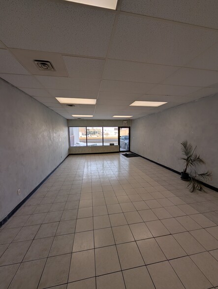 219 Victoria Av E, Regina, SK en alquiler - Foto del interior - Imagen 2 de 9