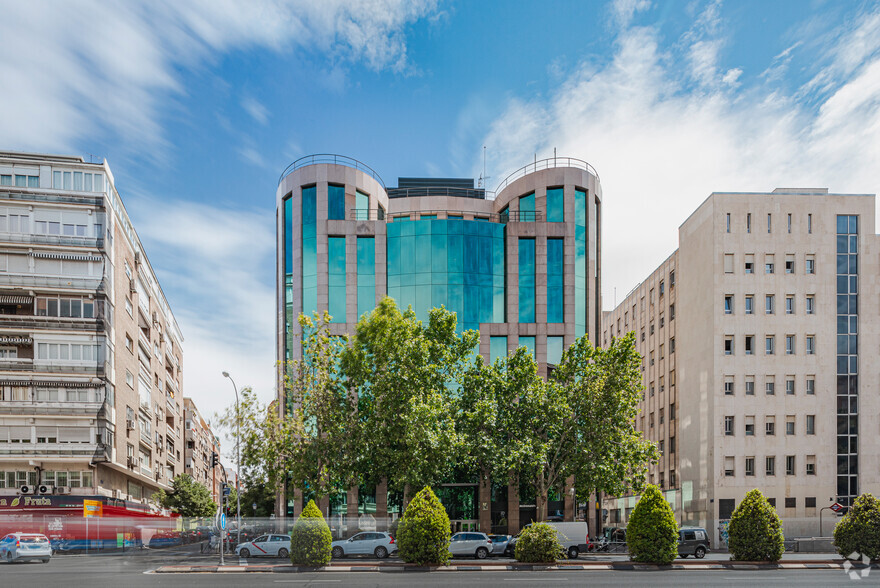 Calle De Francisco Silvela, 42, Madrid, Madrid en alquiler - Foto del edificio - Imagen 2 de 17