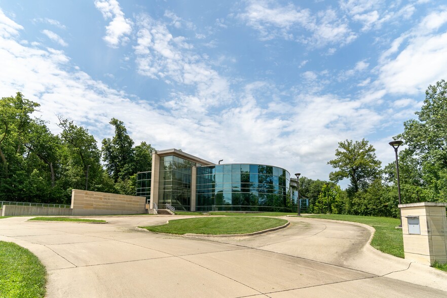 1 Peregrine Way, Cedar Falls, IA en venta - Foto del edificio - Imagen 1 de 75