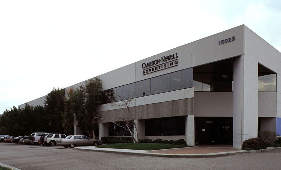 15025-15055 Oxnard St, Van Nuys, CA en alquiler - Foto del edificio - Imagen 3 de 10