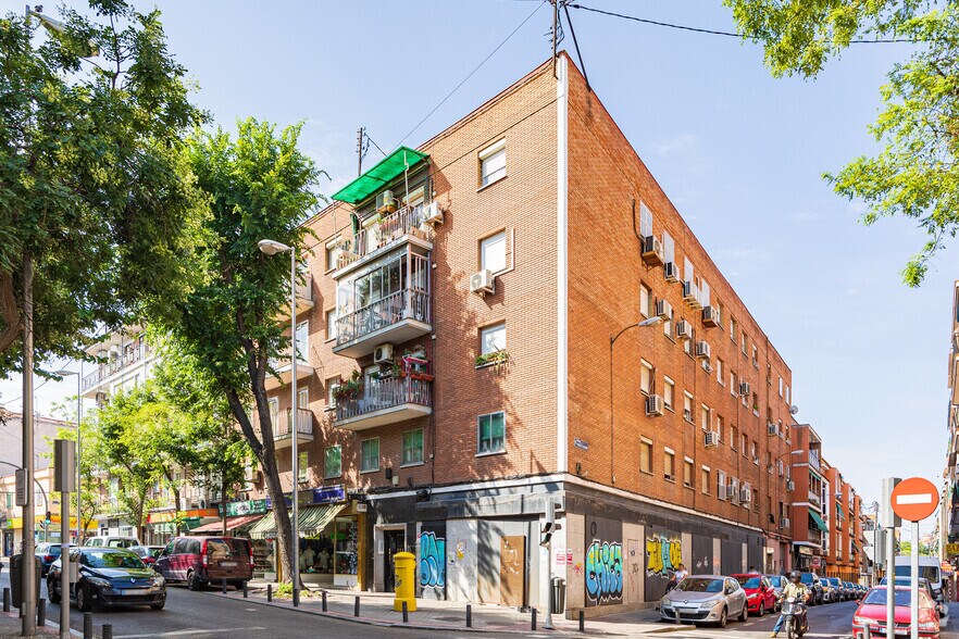 Edificio residencial en Madrid, Madrid en venta - Foto del edificio - Imagen 2 de 2
