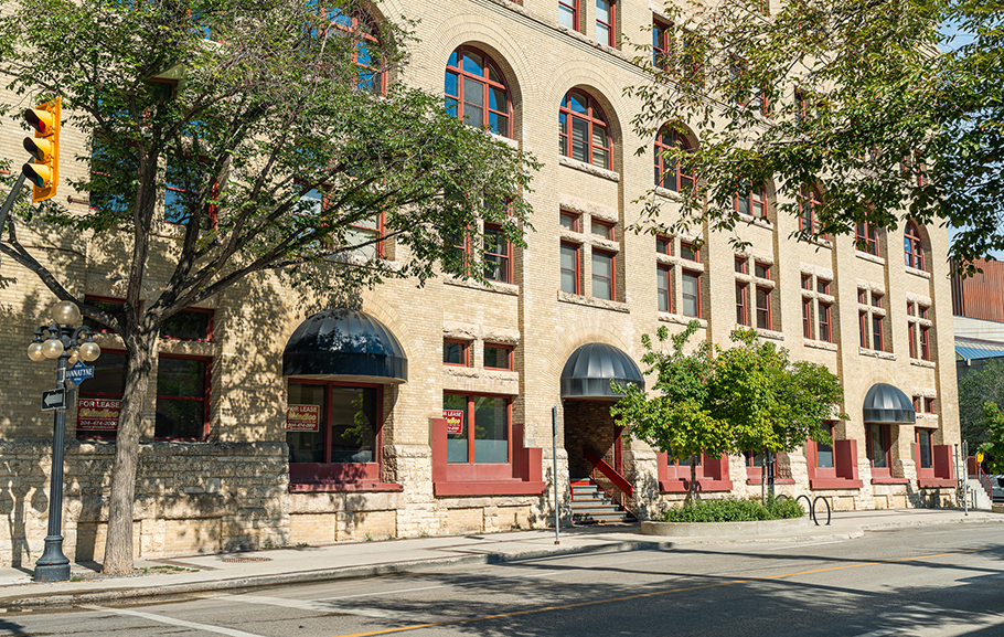 171 Bannatyne Av, Winnipeg, MB en alquiler - Foto del edificio - Imagen 2 de 15