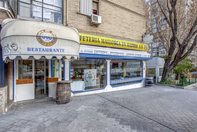 Más detalles de Calle Cruz Sur, 1, Madrid - Edificio residencial​ en venta