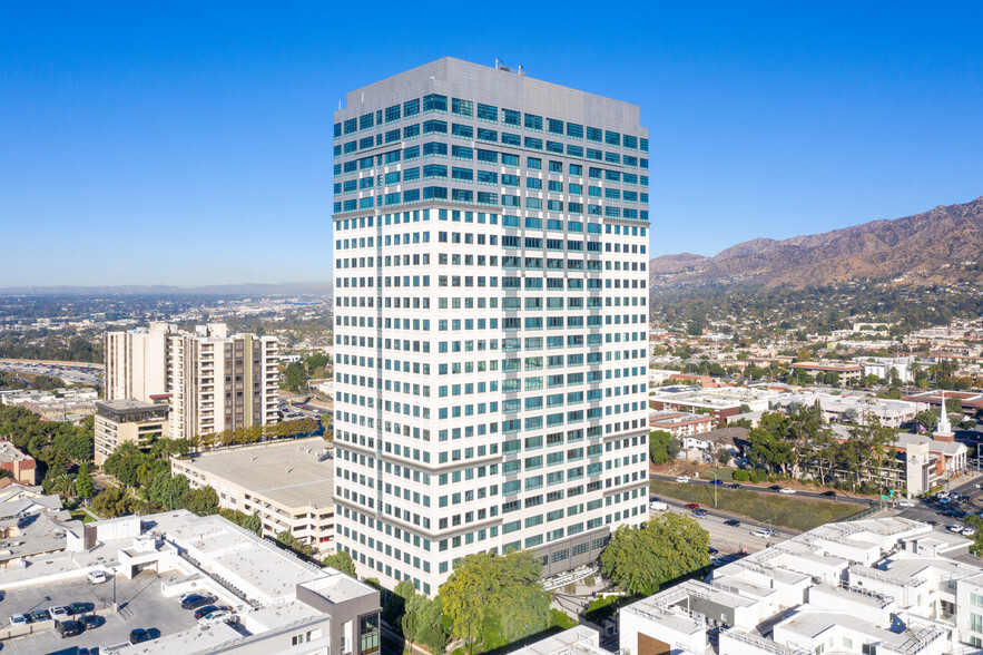 655 N Central Ave, Glendale, CA en alquiler - Foto del edificio - Imagen 1 de 3