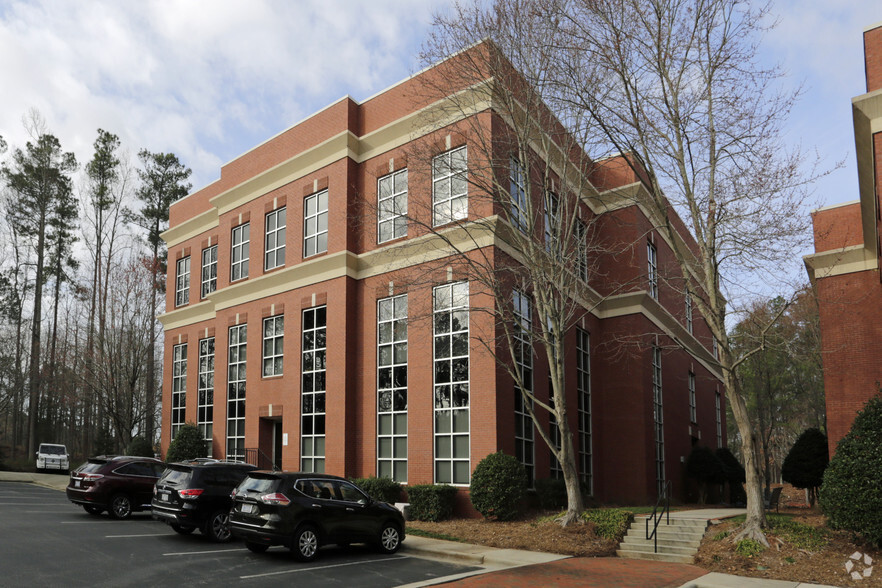 1020 Southhill Dr, Cary, NC en alquiler - Foto del edificio - Imagen 3 de 13