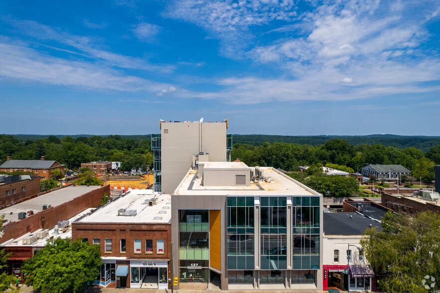 137 E Franklin St, Chapel Hill, NC en alquiler - Foto del edificio - Imagen 3 de 12