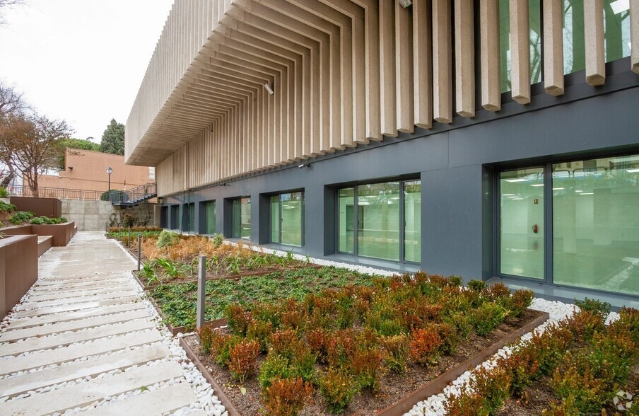 Avenida de Pío XII, 44, Madrid, Madrid en alquiler - Foto del edificio - Imagen 3 de 10