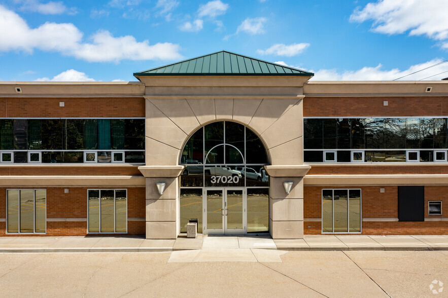 37020 Garfield Rd, Clinton Township, MI en alquiler - Foto del edificio - Imagen 3 de 9