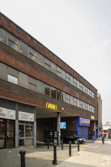 25 Bakers Rd, Uxbridge en alquiler - Foto del edificio - Imagen 3 de 3