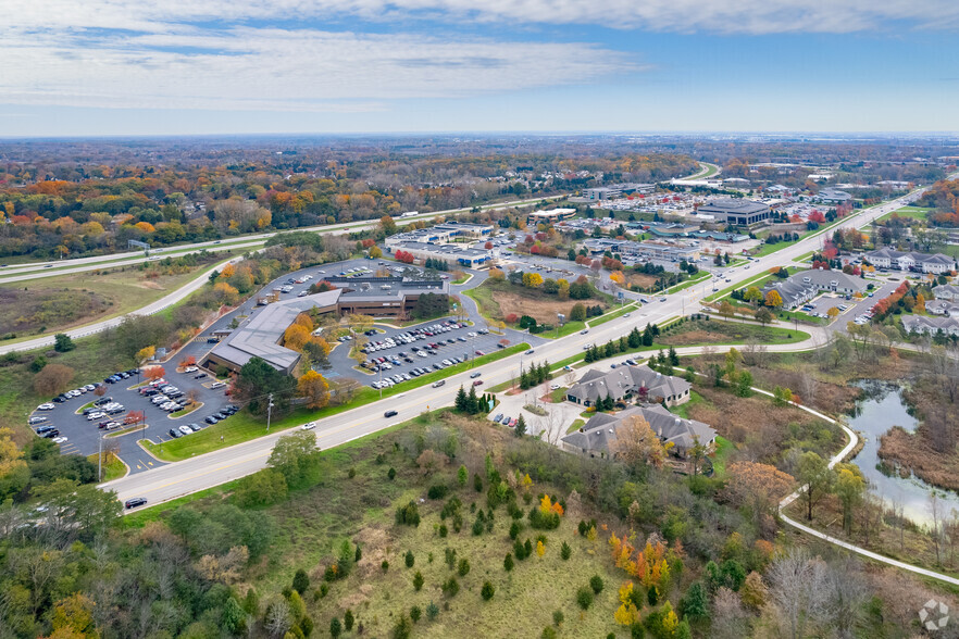 1000 E Paris Ave SE, Grand Rapids, MI en alquiler - Vista aérea - Imagen 3 de 5