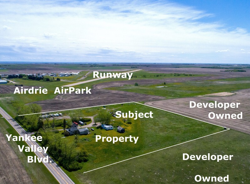 291143 Township Road 270, Airdrie, AB en venta - Vista aérea - Imagen 1 de 3