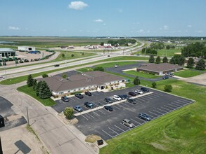 503 Highway 2 W, Devils Lake, ND en alquiler Foto del edificio- Imagen 2 de 5