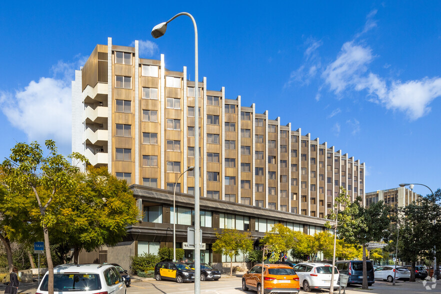 Carrer De Frederic Mompou, 3, Sant Just Desvern, Barcelona en alquiler - Foto del edificio - Imagen 2 de 5