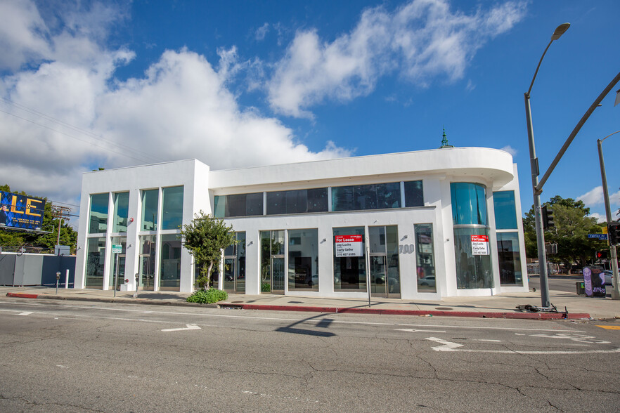 700 N Fairfax Ave, Los Angeles, CA en alquiler - Foto del edificio - Imagen 3 de 7