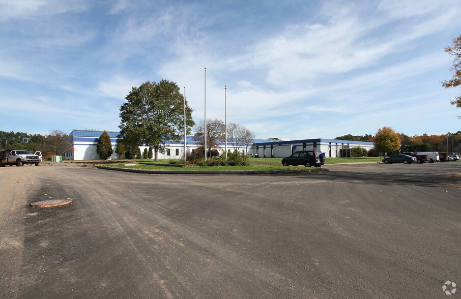 18 Craftsman Rd, East Windsor, CT en alquiler - Foto del edificio - Imagen 3 de 12