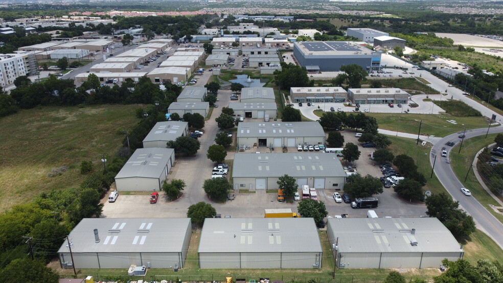 1834 Ferguson Ln, Austin, TX en alquiler - Foto del edificio - Imagen 1 de 5