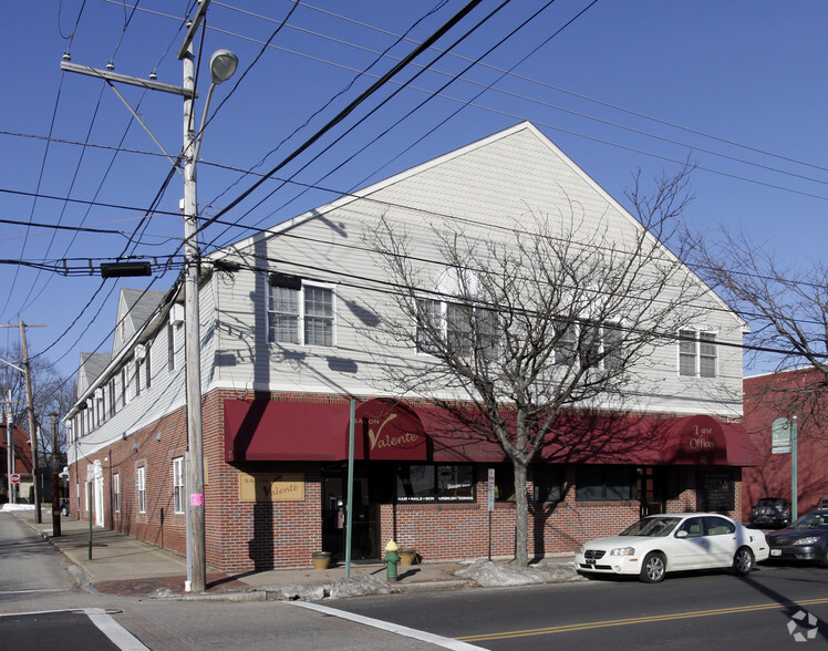 77 Rolfe Sq, Cranston, RI en alquiler - Foto del edificio - Imagen 2 de 7