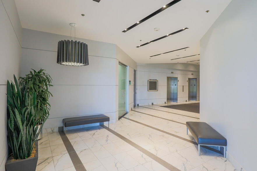 1501 Hughes Way, Long Beach, CA en alquiler - Lobby - Imagen 3 de 12