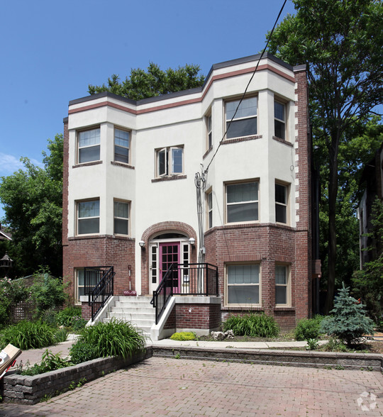 9 Humewood Dr, Toronto, ON en venta - Foto principal - Imagen 1 de 2