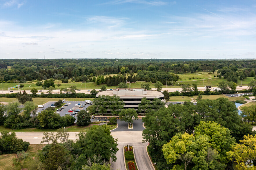 750 Warrenville Rd, Lisle, IL en alquiler - Vista aérea - Imagen 2 de 13