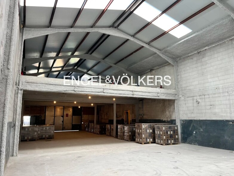 Nave en La Llagosta, Barcelona en venta - Foto del interior - Imagen 2 de 3