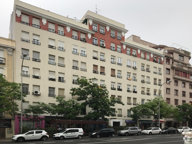 Edificio residencial en Madrid, Madrid en venta - Foto del edificio - Imagen 2 de 3