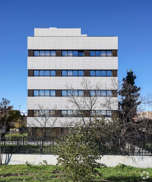 Calle Poeta Rafael Morales, 2, San Sebastián de los Reyes, Madrid en alquiler - Foto del edificio - Imagen 2 de 7