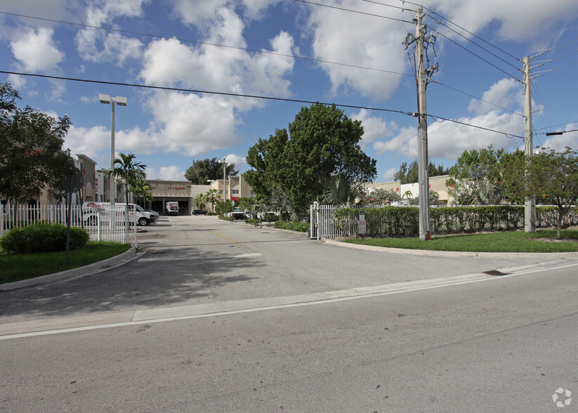 3300 NW 112th Ave, Miami, FL en alquiler - Foto del edificio - Imagen 3 de 22