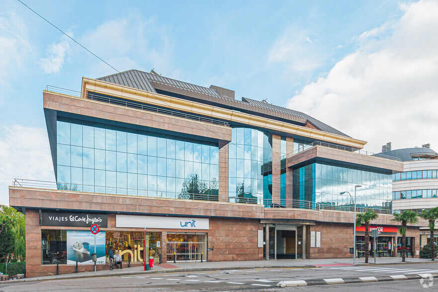 Avenida Reyes Católicos, 6, Majadahonda, Madrid en alquiler - Foto del edificio - Imagen 3 de 4