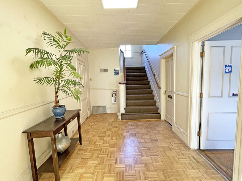 3931 Grand Ave, Oakland, CA en alquiler - Foto del interior - Imagen 3 de 19