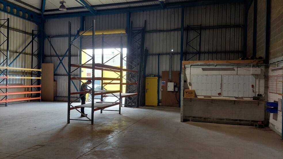 23-25 Withey Ct, Ystrad Mynach en alquiler - Foto del edificio - Imagen 2 de 4