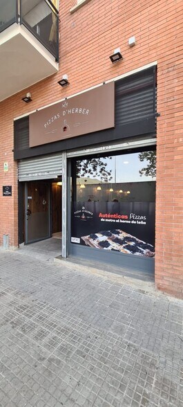 Edificio residencial en Castellar del Vallès, Barcelona en venta - Foto del edificio - Imagen 3 de 3