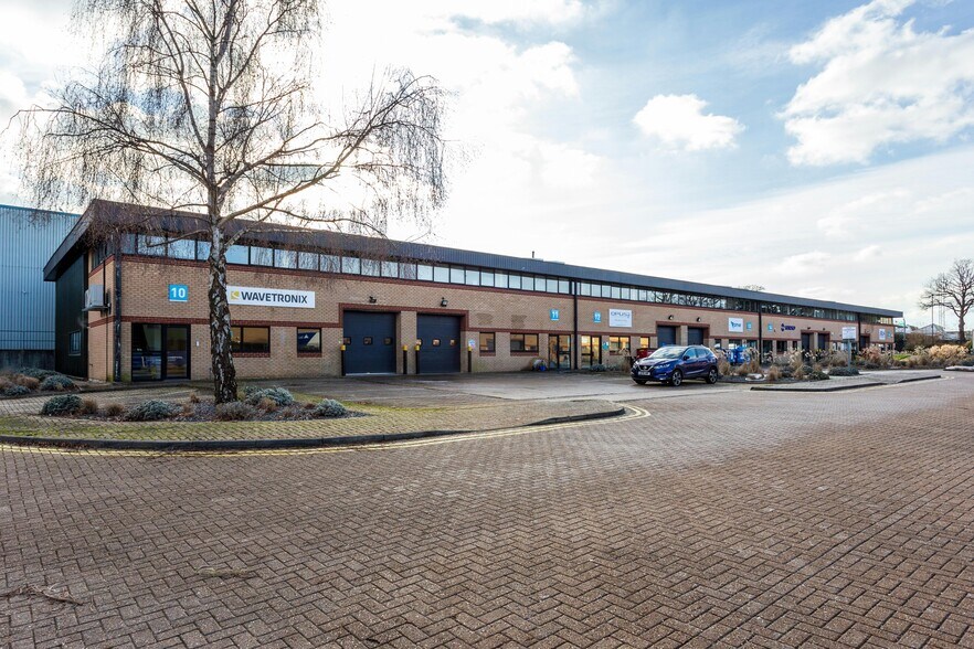 Newton Rd, Crawley en alquiler - Foto del edificio - Imagen 3 de 12