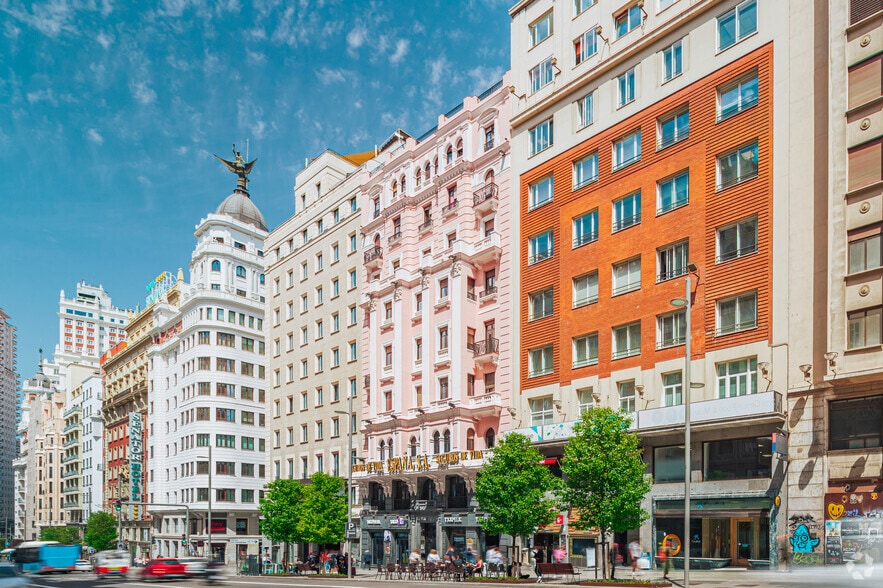 Calle Gran Vía, 64, Madrid, Madrid en alquiler - Foto del edificio - Imagen 3 de 4