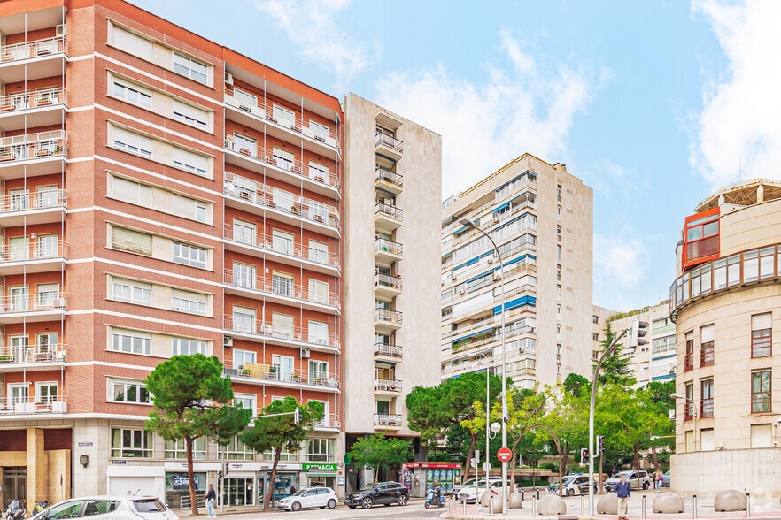 Calle de Guzmán el Bueno, 133, Madrid, Madrid en alquiler - Foto del edificio - Imagen 2 de 3