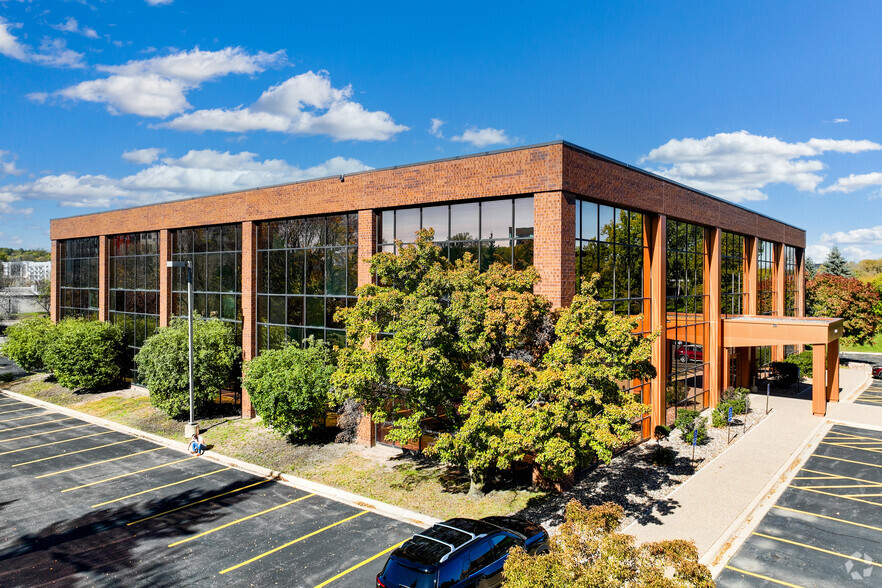 5900 Green Oak Dr, Minnetonka, MN en alquiler - Foto del edificio - Imagen 2 de 7