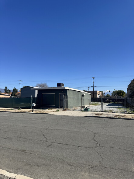 223 S Olive Ave, Rialto, CA en venta - Foto del edificio - Imagen 3 de 11