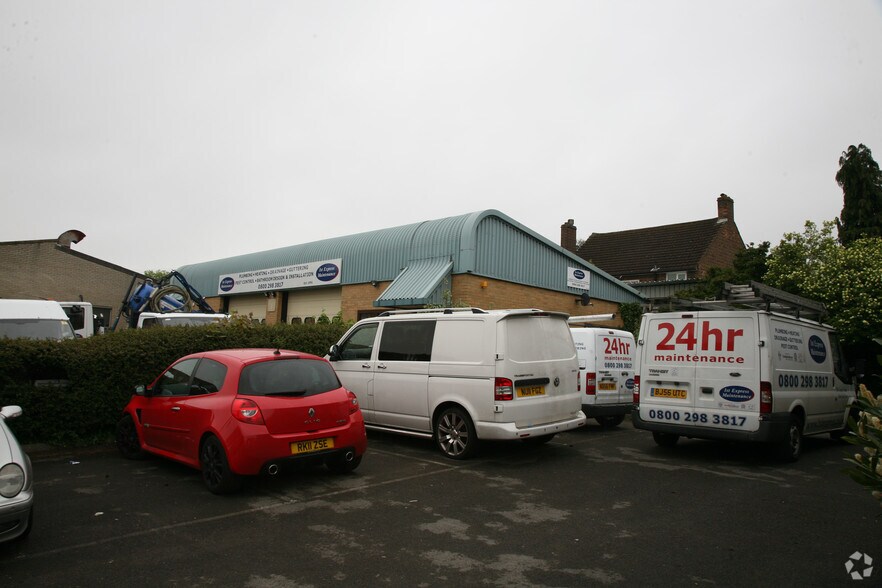 Holly Rd, Hampton en venta - Foto del edificio - Imagen 1 de 2