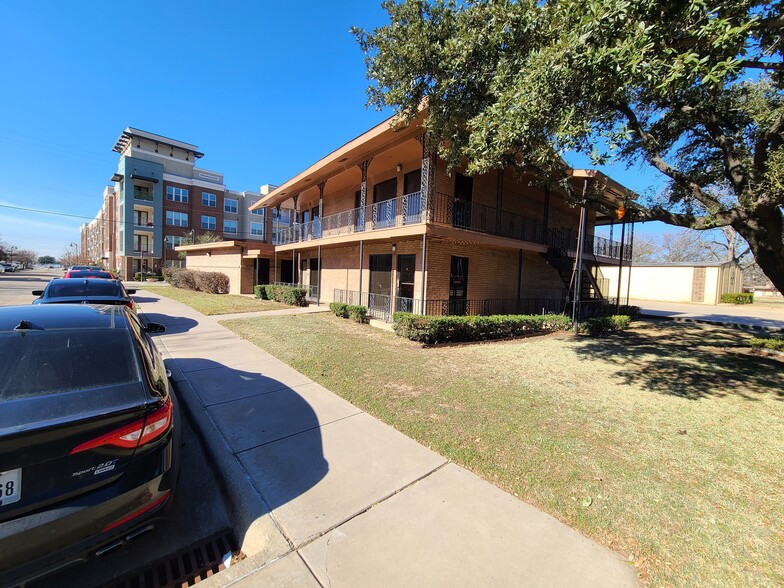 12803 Demetra Dr, Farmers Branch, TX en alquiler - Foto del edificio - Imagen 2 de 22